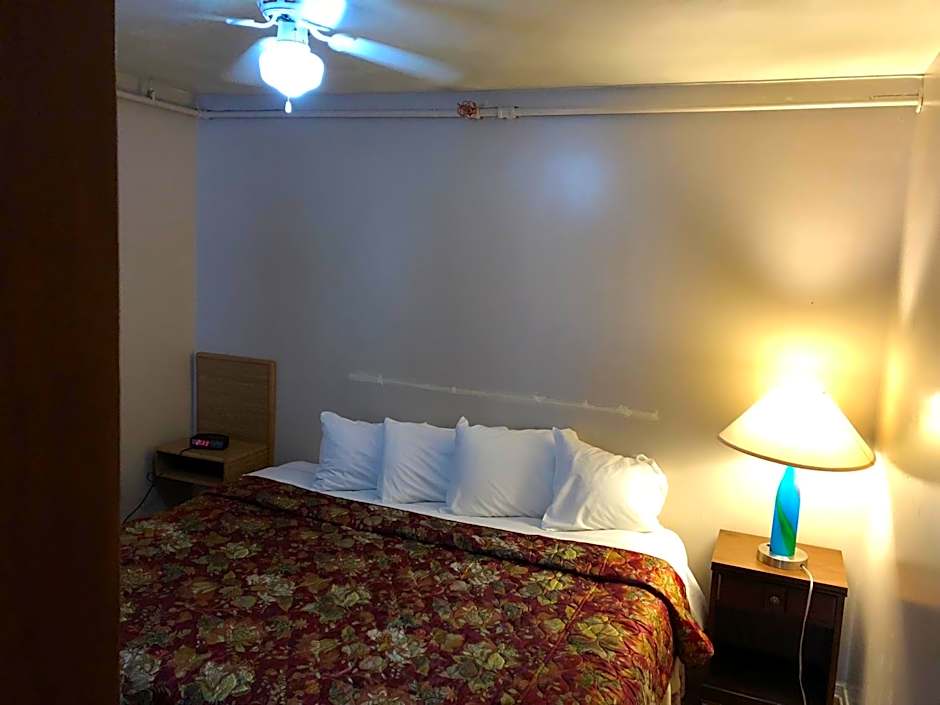 Village Inn Motel Holt