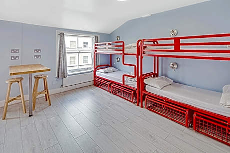Bed in 8-Bed Female Dormitory Room Ensuite (18–40 years)