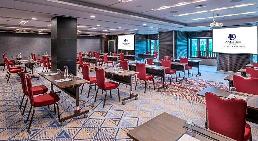 DoubleTree by Hilton Putrajaya Lakeside