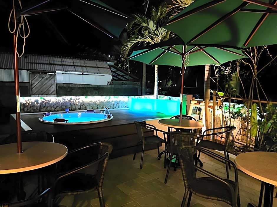 Green Rich Hotel Okinawa Nago (Artificial hot spring Futamata Yunohana)