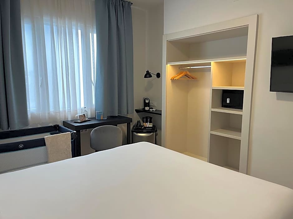 Tres Torres Atiram Hotels