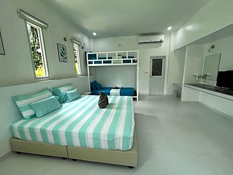 Family Room with Garden View