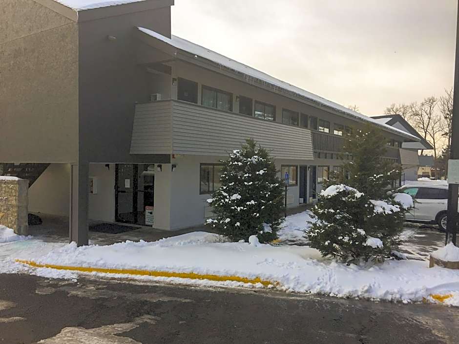 Motel 6-Burnsville, MN