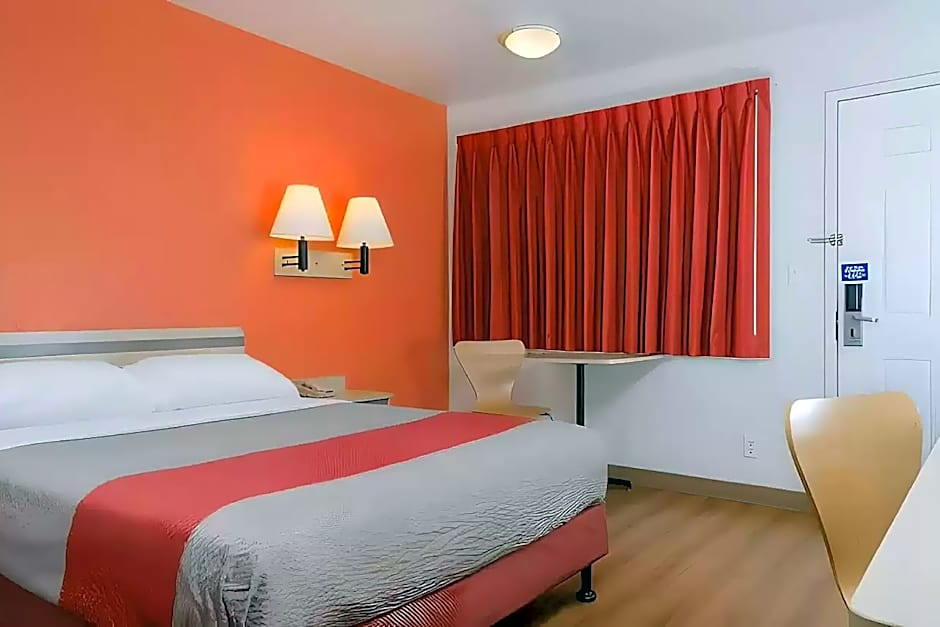 Super 8 by Wyndham Turlock