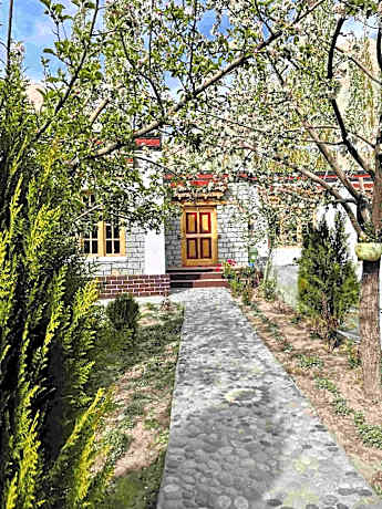 The Kesar Guest House Sumoor