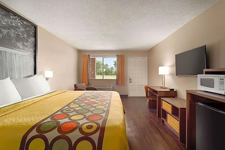 Super 8 by Wyndham Universal City