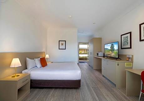 Deluxe Queen Room-Pet Friendly