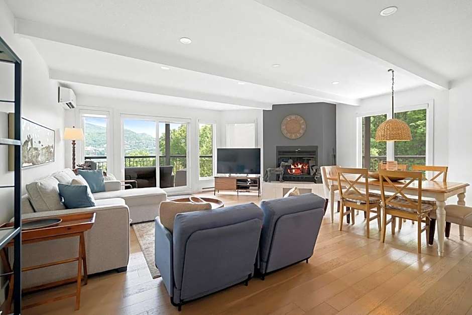 Huge 3 Bedroom Condo with a View