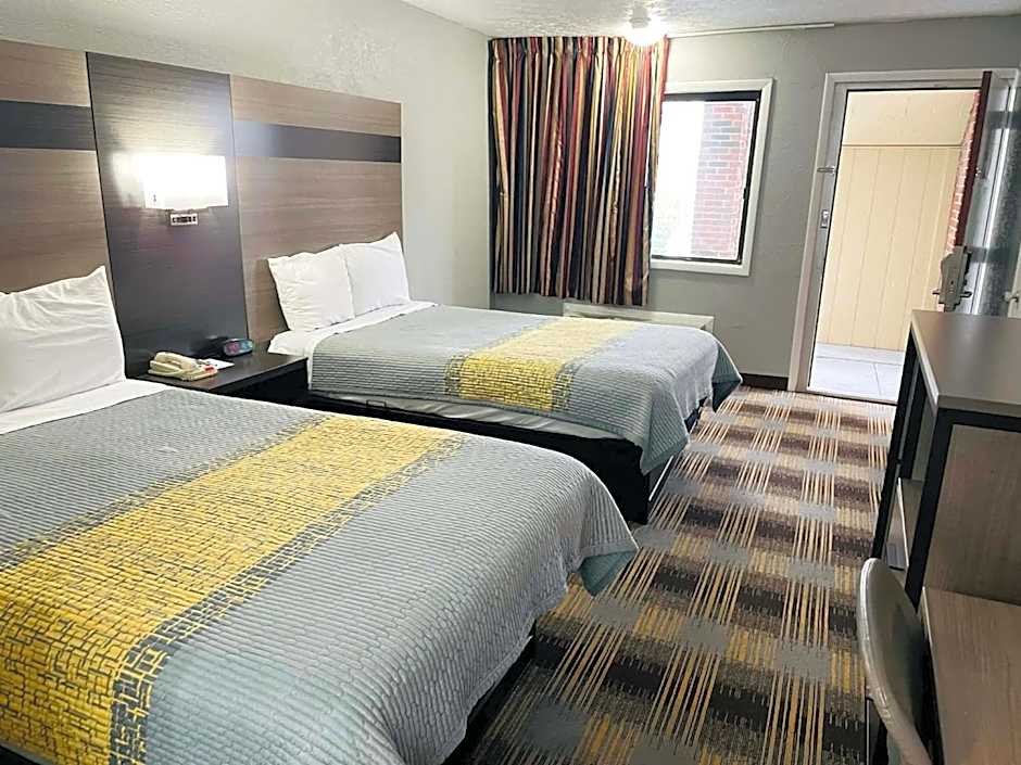 Travelodge by Wyndham Sellersburg / Louisville North