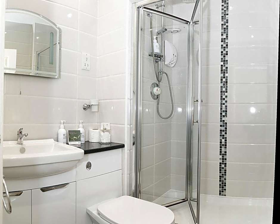 Beaumont Guest House Windermere - Adult Only - Free Car Park & Off Site access to the local Health Centre