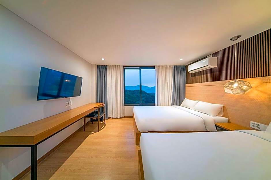Two Y Hotel