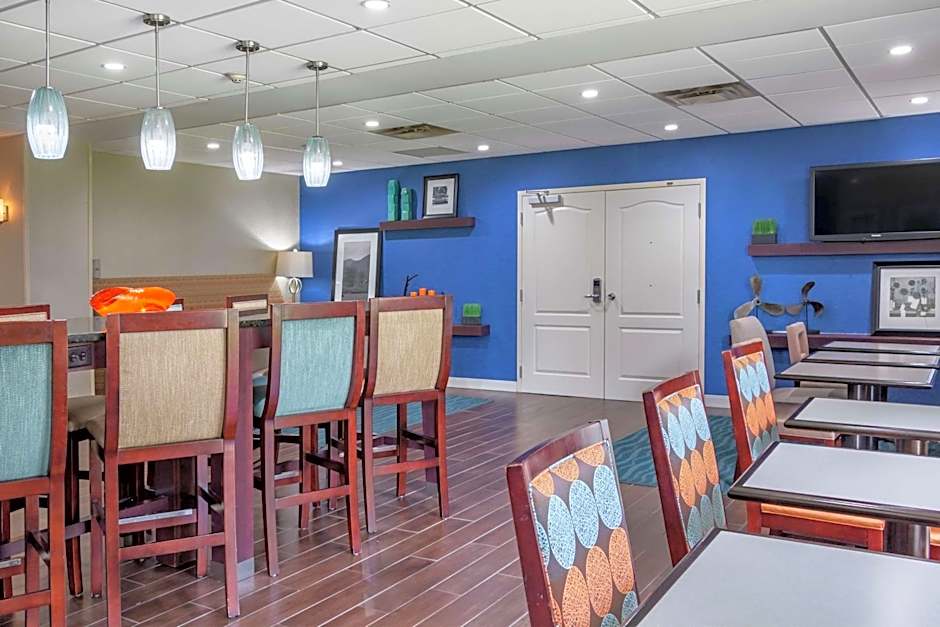 Hampton Inn By Hilton Adel