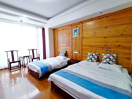 Mount Emei Moon Bay Hotel