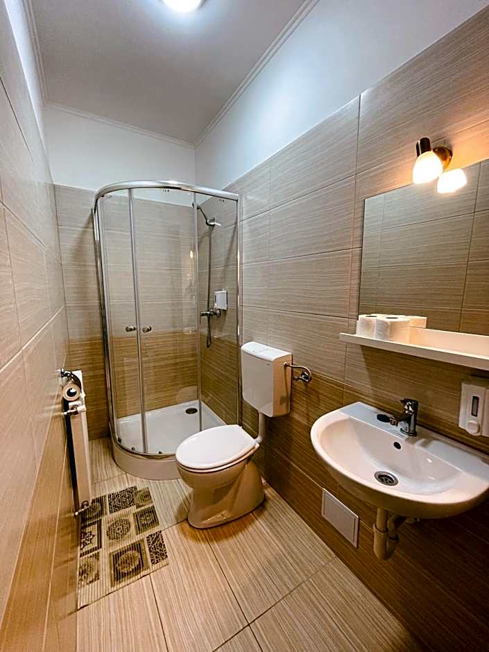 Easy Star Hotel
