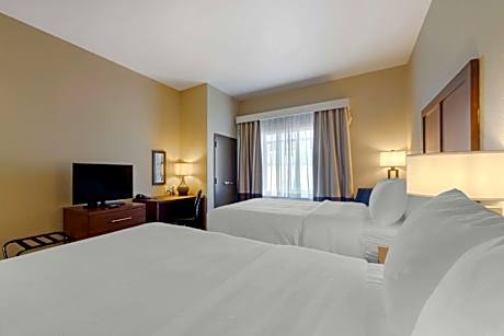 2 Queen Beds, Suite, Nonsmoking, Upgrade