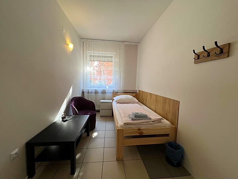 ETNA - Hostel -Noclegi Rzeszów 24 Pokoje -PARKING-