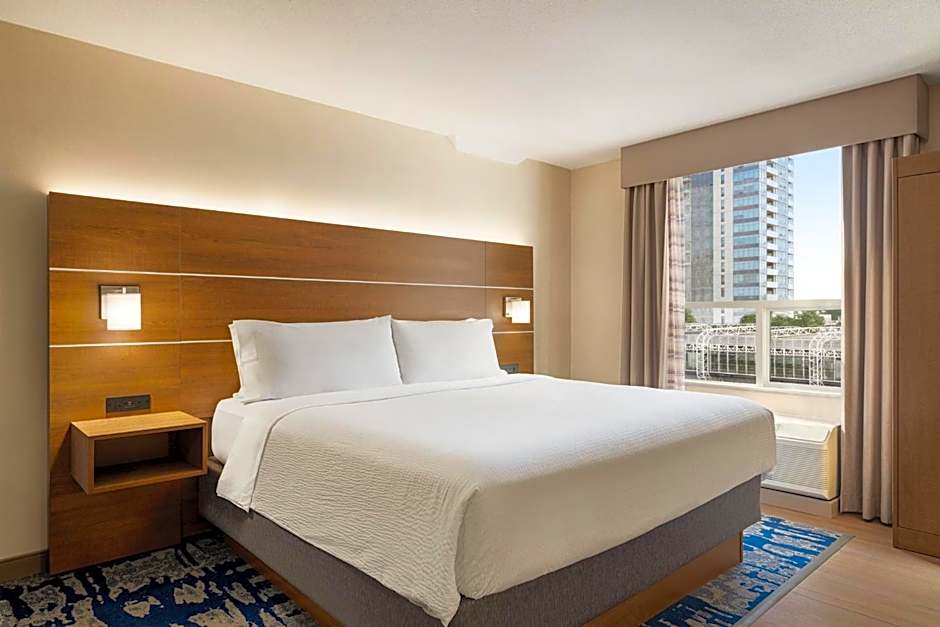 Holiday Inn Express Vancouver-Metrotown (Burnaby) By IHG