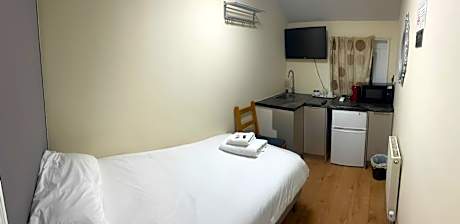 Single Room with Shared Bathroom