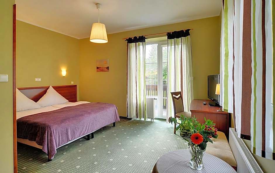 Hotel Belweder - przy hotelu Golebiewski