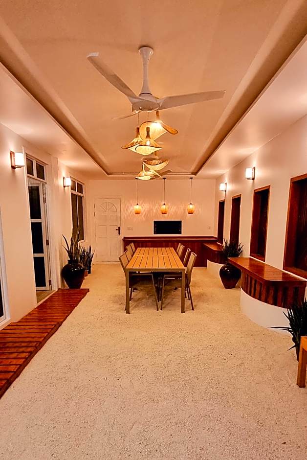 Vaagali Inn