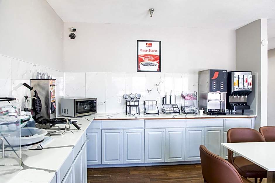 Econo Lodge Fargo - West Acres