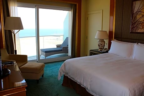 Deluxe Four Seasons Executive Suite Sea View 