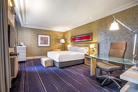 1 King Premium Club Lounge Access