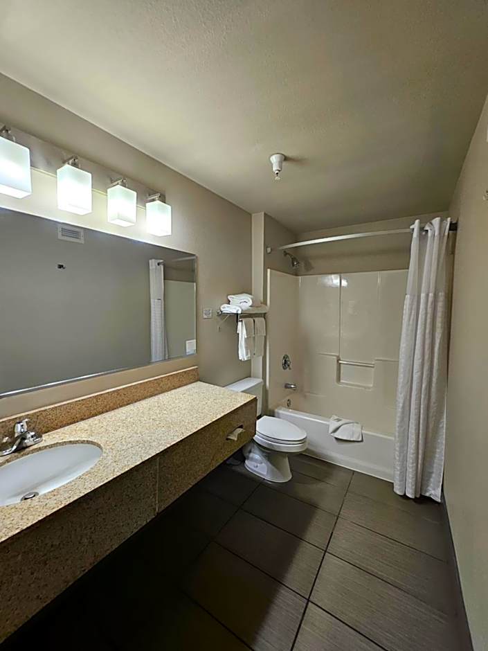 Ramada by Wyndham Platte City KCI Airport