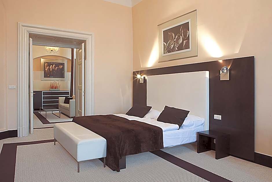 Old Town Square Residence by Emblem