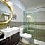 Manoir Des Arts Hotel