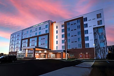 Courtyard by Marriott Indianapolis Fishers