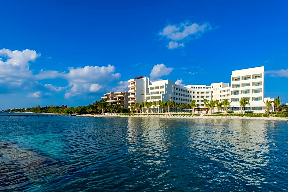 Izla Beach Front Hotel
