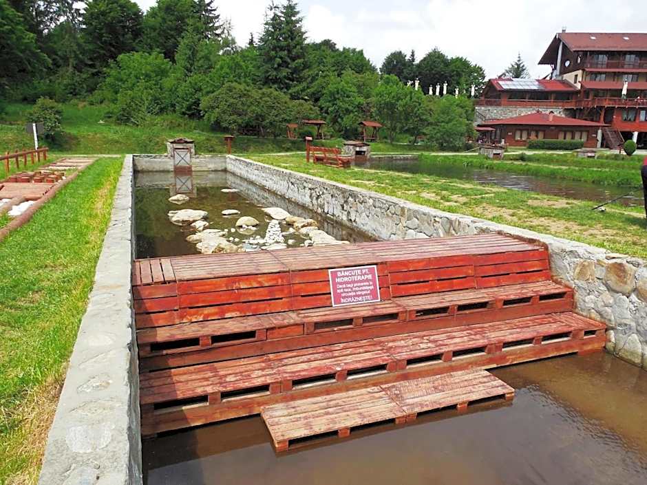 Complex Pastravaria Albota