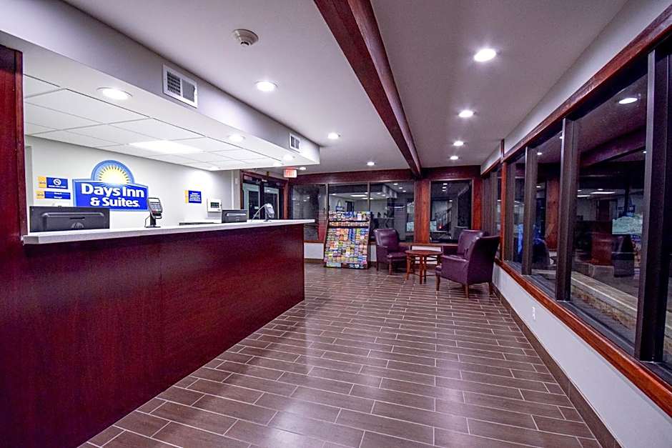 Days Inn & Suites by Wyndham Wisconsin Dells