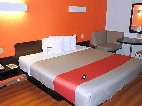 Motel 6 Cameron, MO