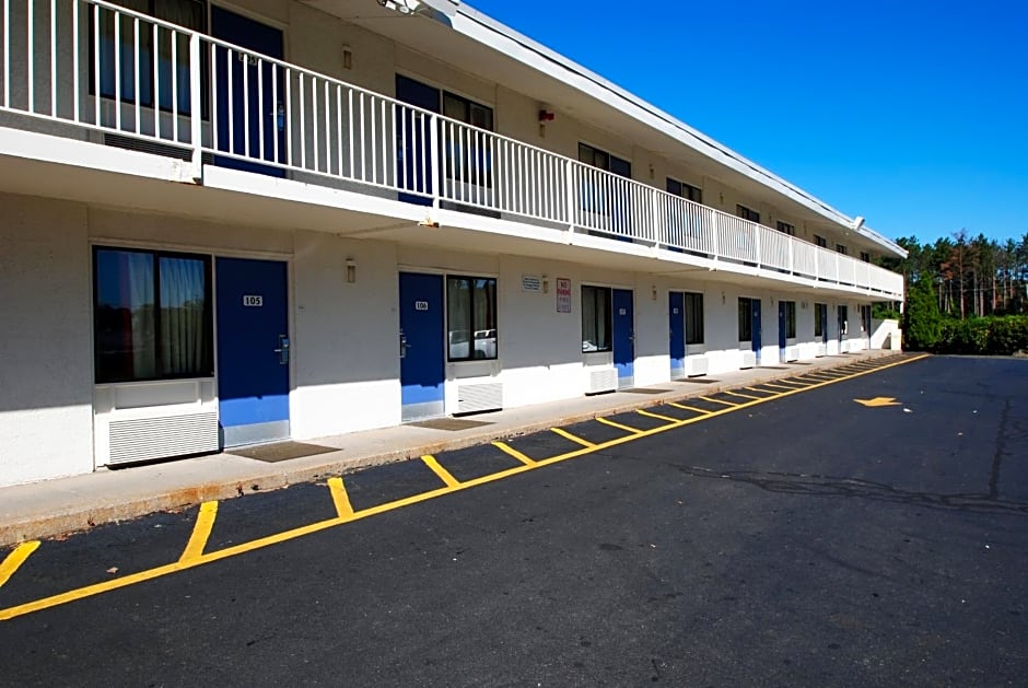 Motel 6-Chicopee, MA - Springfield