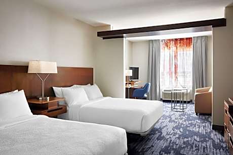 Queen Suite with Two Queen Beds, Bathtub and Sofa Bed - Mobility Access