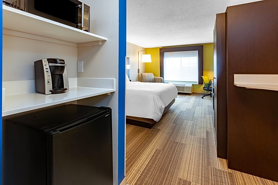 Holiday Inn Express Hotel & Suites Woodhaven By IHG