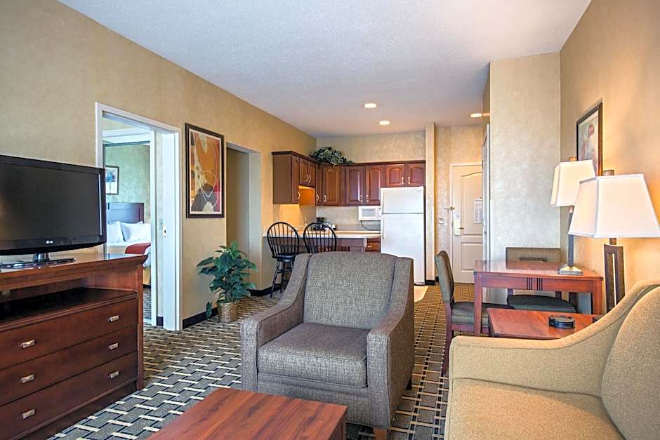 Holiday Inn Express Hotel & Suites Youngstown North-Warren/Niles By IHG