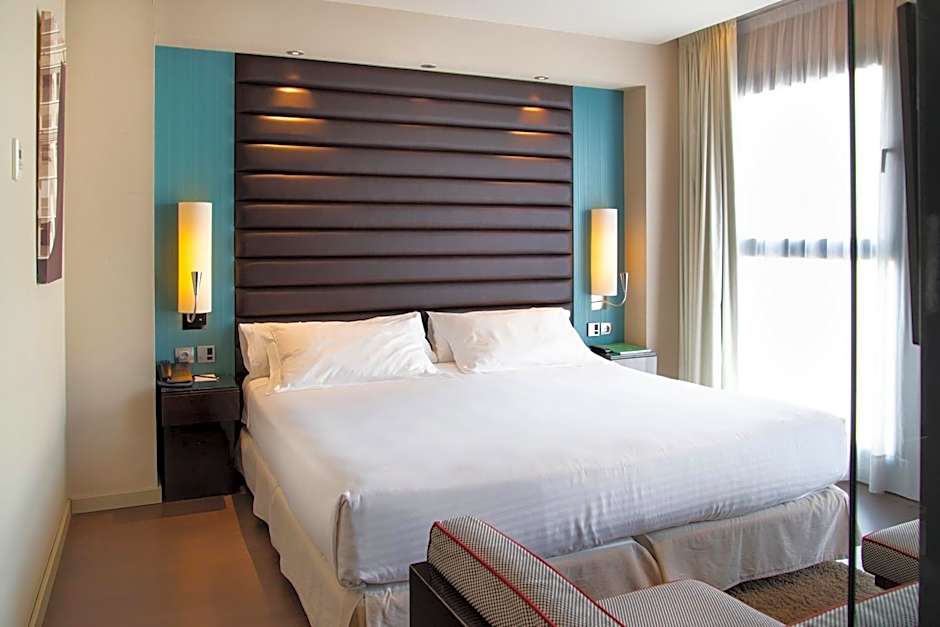 Photo 1 of 5 of Deluxe 1 King Bed