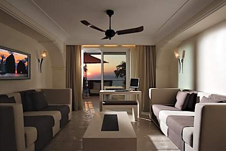 Callas Suite Sea Side with Plunge Pool