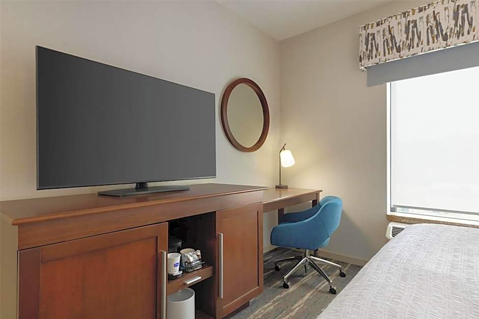 Hampton Inn By Hilton & Suites Pittsburgh/Harmarville
