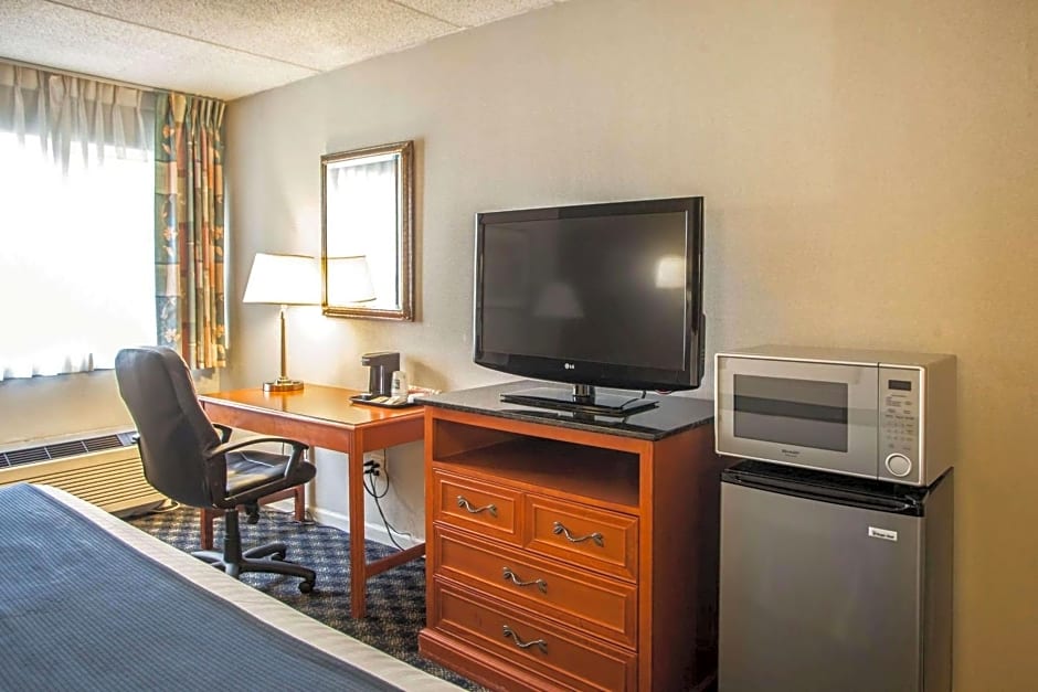 Quality Inn and Suites St Charles -West Chicago