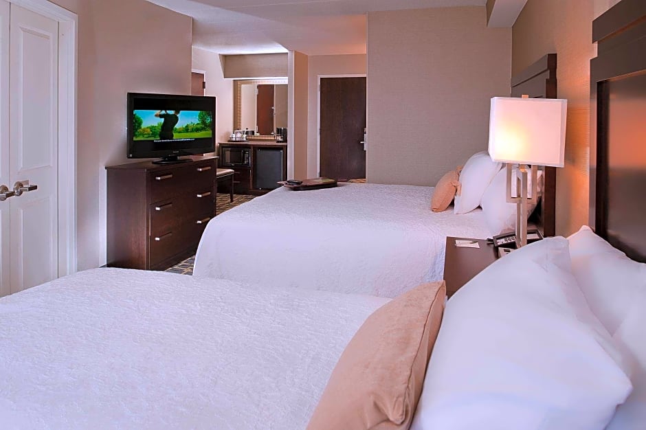 Photo 1 of 6 of 1 King Bed, Mobility Accessible, Roll in Shower