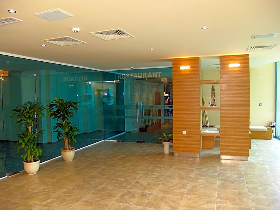 Aparthotel Marina Holiday Club - All Inclusive & Free Parking