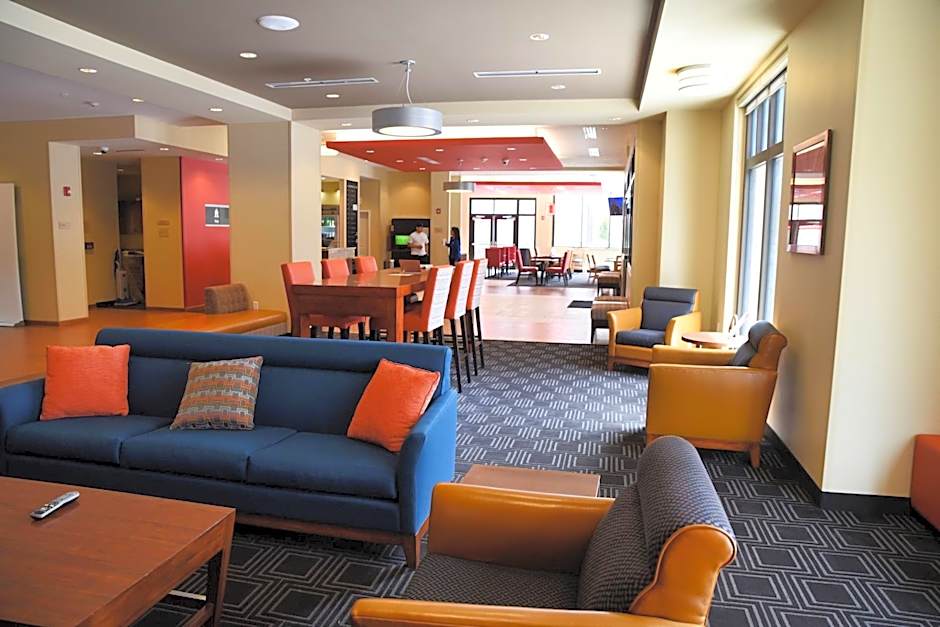 TownePlace Suites by Marriott Lawrence Downtown