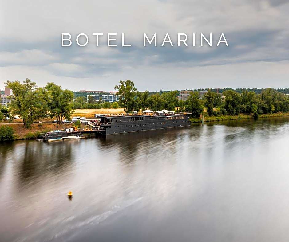 Botel Marina