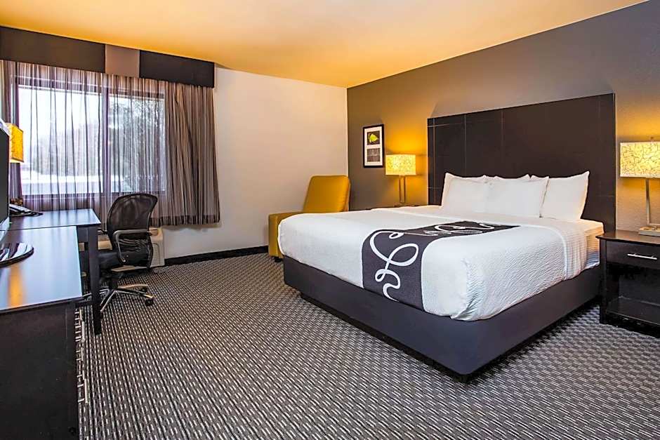 La Quinta Inn & Suites by Wyndham Oshkosh