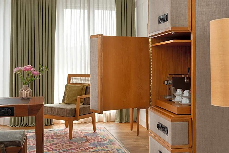 Louis Hotel