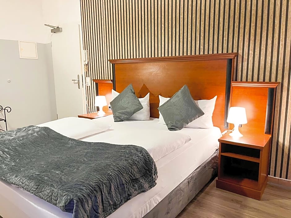 City Hotel West
